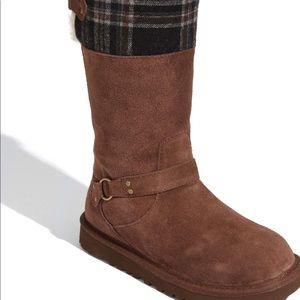 UGG Maura  Boots In chocolate Color
New